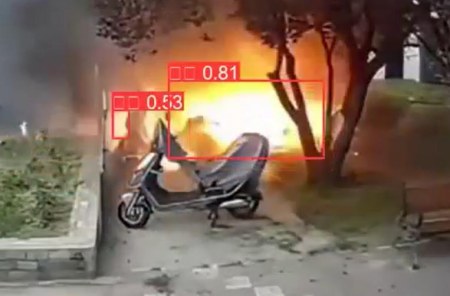 隨著科技的不斷進步，AI人工智能已經(jīng)深入到生活的方方面面，特別是在安全監(jiān)控領(lǐng)域，AI視頻監(jiān)控已經(jīng)成為保障公共安全的重要手段。今天，我們將重點探討AI視頻監(jiān)控與火焰識別算法如何共同守護我們的安全，開啟智能防控新篇章。  AI視頻監(jiān)控具有強大的智能分析和處理能力，能夠?qū)崿F(xiàn)對監(jiān)控區(qū)域的實時監(jiān)控、目標識別、行為分析等功能。而火焰識別算法則是AI視頻監(jiān)控的重要應(yīng)用之一，通過對監(jiān)控畫面中的火焰特征進行識別和分析，及時發(fā)現(xiàn)火情，為滅火救援爭取寶貴時間。  火焰識別算法采用了先進的計算機視覺技術(shù)和深度學(xué)習(xí)算法，能夠在復(fù)雜的監(jiān)控畫面中準確識別火焰特征。一旦檢測到火焰，系統(tǒng)會立即觸發(fā)報警，將火情信息實時推送給相關(guān)人員，實現(xiàn)快速響應(yīng)。  除了火災(zāi)防控，AI視頻監(jiān)控和火焰識別算法在工業(yè)生產(chǎn)、森林防火、古建筑保護等領(lǐng)域也具有廣泛應(yīng)用。它們不僅可以提高安全監(jiān)控的效率和準確性，還能有效降低人力成本，實現(xiàn)智能化、自動化的安全管理。  總之，AI視頻監(jiān)控與火焰識別算法的結(jié)合，為公共安全防控帶來了革命性的變革。未來，隨著技術(shù)的不斷創(chuàng)新和完善，AI視頻監(jiān)控將在更多領(lǐng)域發(fā)揮重要作用，為我們的生活和工作提供更加安全、便捷的環(huán)境。